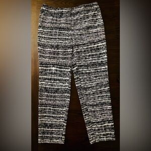 St. John pants size 6 slim black white quiet luxury designer geometric print